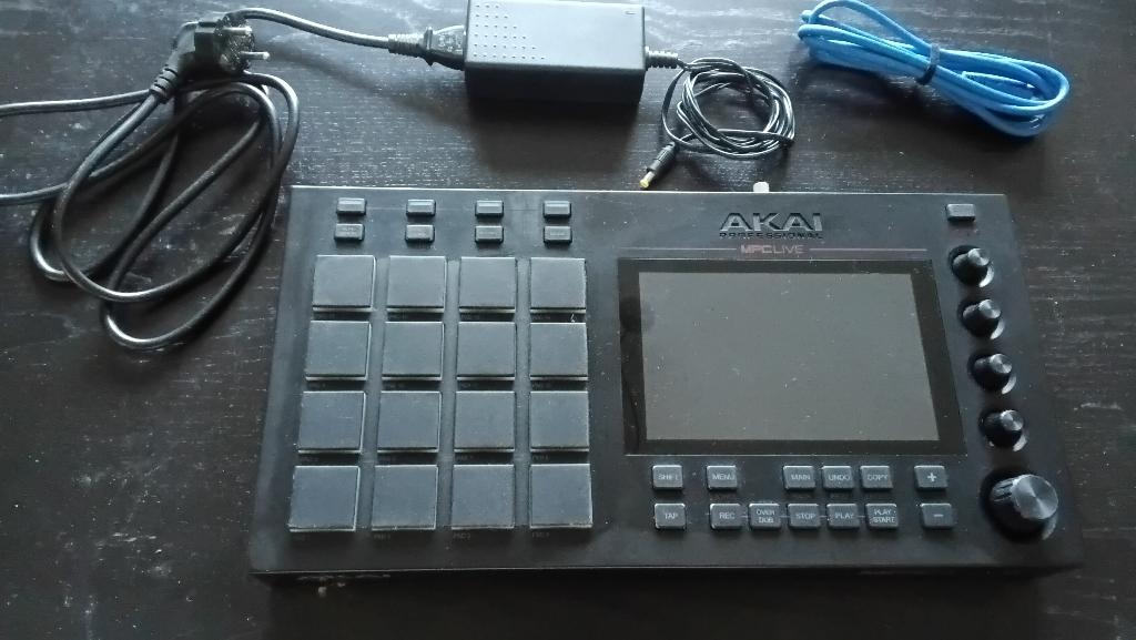 Akai MPC LIVE, Muziek en Instrumenten, Samplers, Ophalen, Zo goed als nieuw