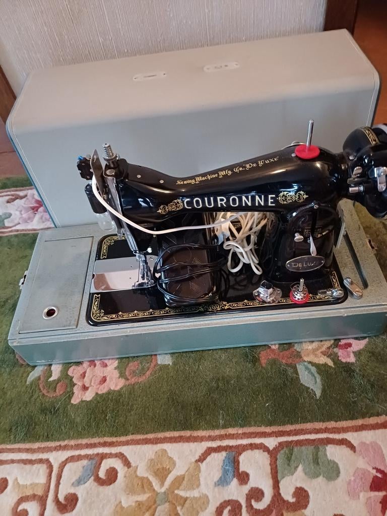 Couronne machine à coudre., Antiquités & Art, Enlèvement