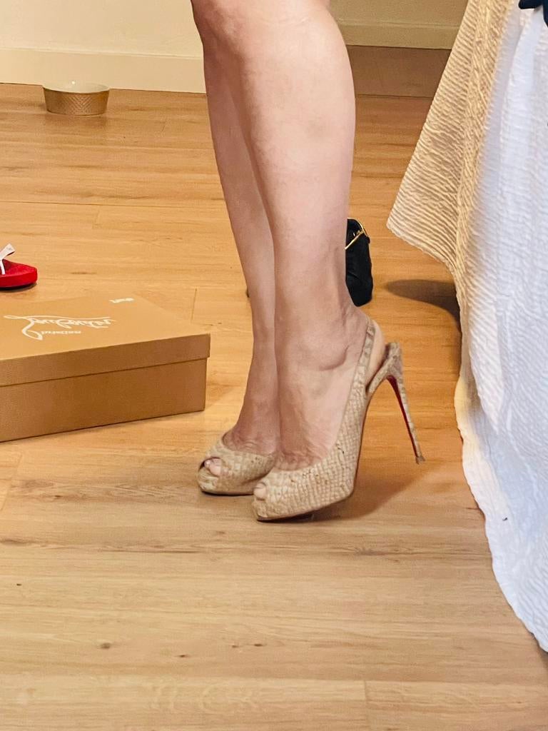 Christian Louboutin, Kleding | Dames, Schoenen, Ophalen, Beige, Zo goed als nieuw, Schoenen met hoge hakken