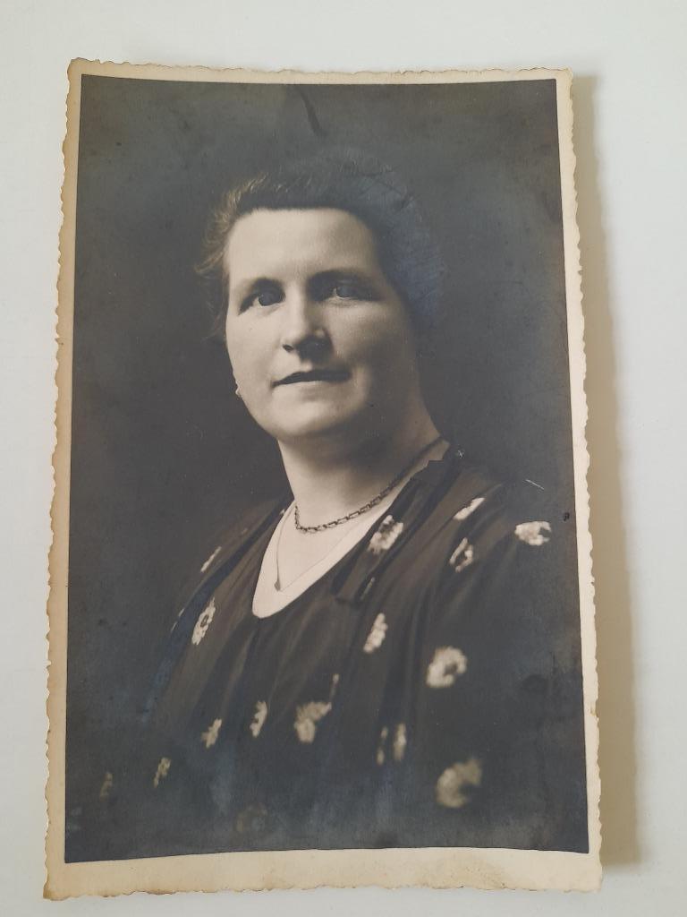 Carte postale - portrait d'une dame, 1930, Enlèvement ou Envoi, 1920 à 1940, Non affranchie