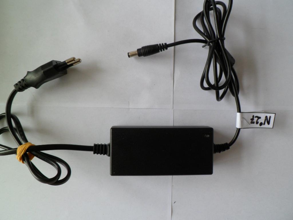 Chargeur adaptateur secteur RS 100/240VAC=> 12.0VDC/2.0A :, Enlèvement ou Envoi, Comme neuf