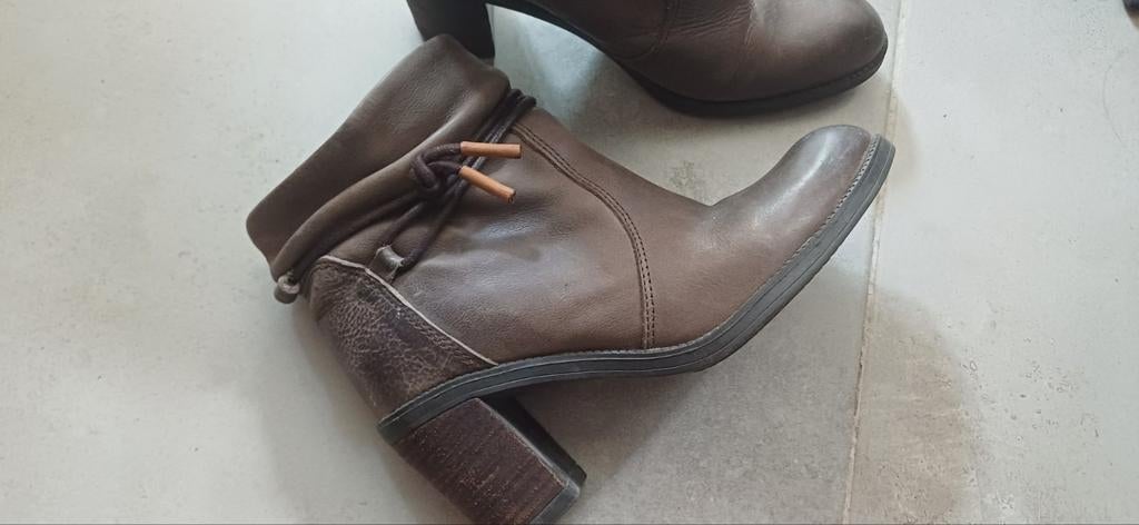 Bottines, Enlèvement