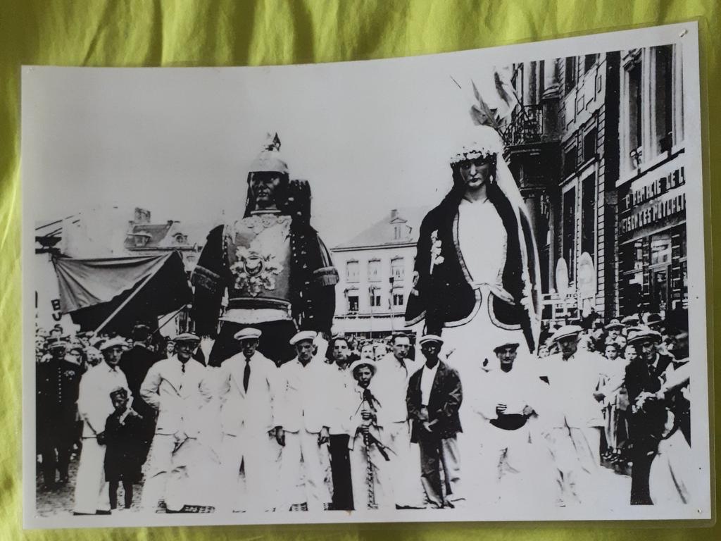 Reproduction d une photo de la ducasse de ATH, Collections, Enlèvement ou Envoi