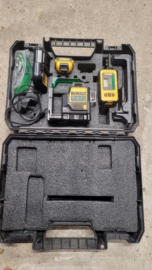 Laser à lignes croisées 3D Dewalt avec support à louer, Bricolage & Construction, Instruments de mesure, Comme neuf, Enlèvement