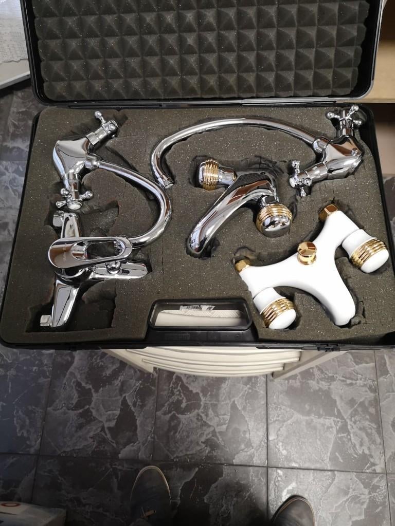 Valise de robinets chromés – neufs, Enlèvement, Neuf, Chrome, Robinet