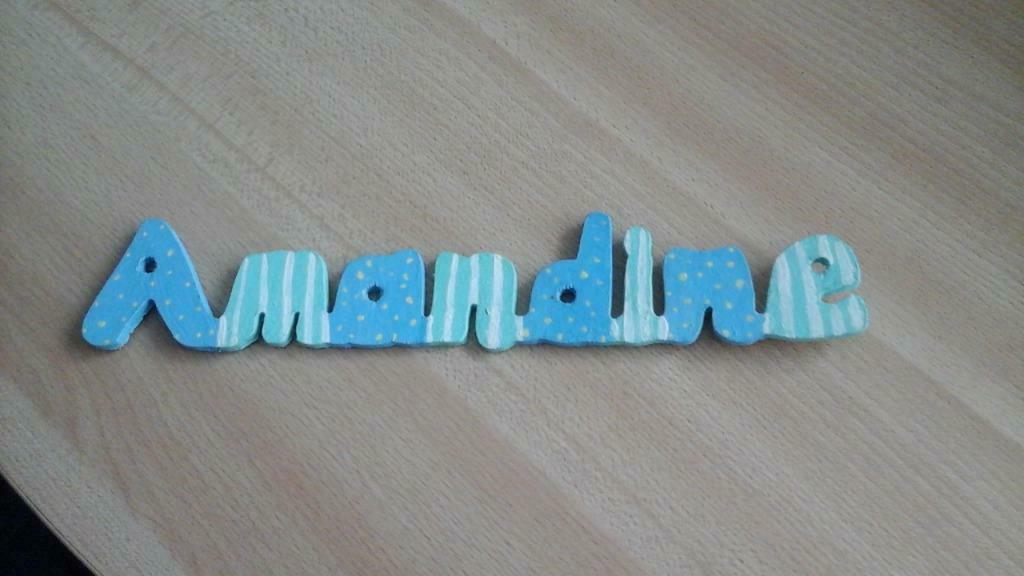 logo en bois "Amandine"   H: 5x28 cm, Comme neuf