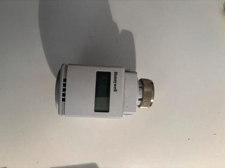 13 Vannes thermostatiques Honeywell HR 80 (9,60€/unite), Thermostaat, Gebruikt, Minder dan 30 cm, Hoog rendement (Hr)