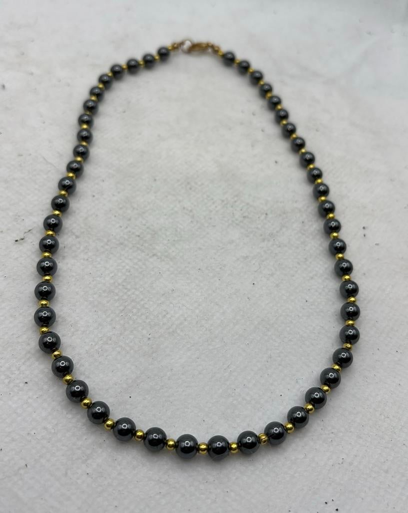 Vintage ketting met zwarte hematiet, vergulde afstandskralen, Ophalen of Verzenden, Zo goed als nieuw