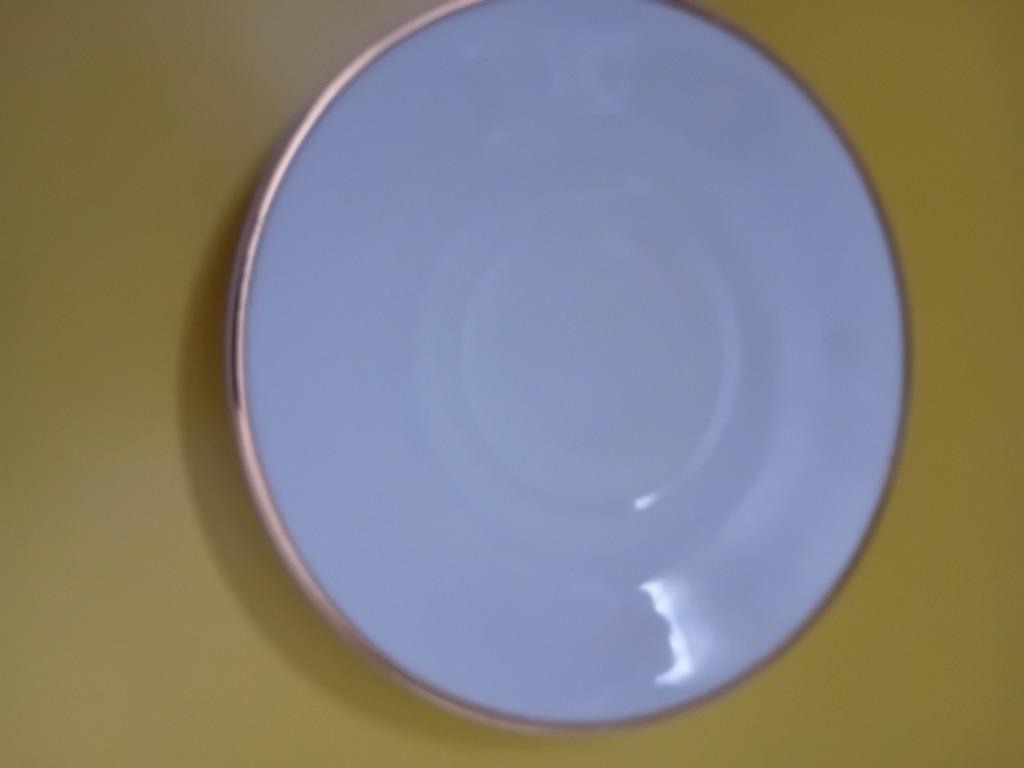 Petite assiette avec liseré or porcelaine de baudour mons, Collections, Enlèvement ou Envoi, Comme neuf, Porcelaine