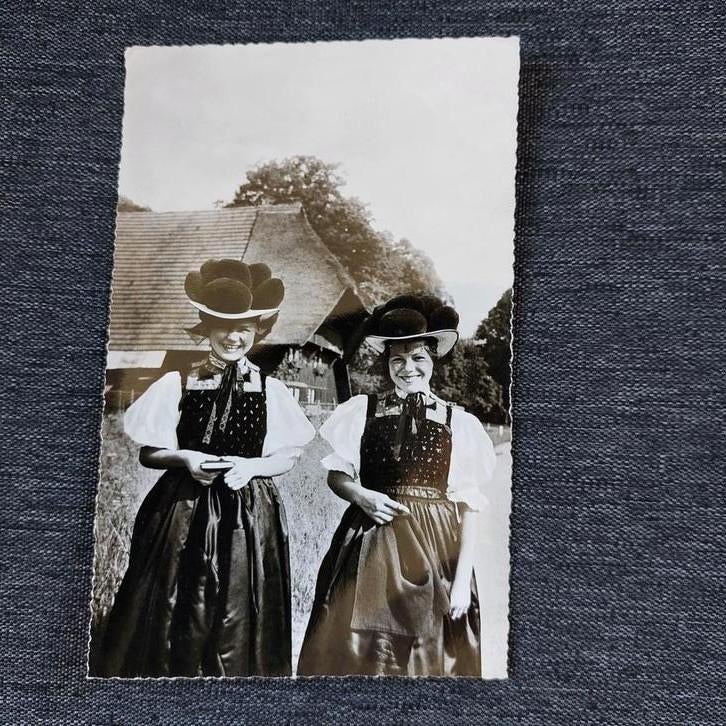 Leuk postkaartje : klederdracht Gutach, Ophalen of Verzenden, Klederdracht