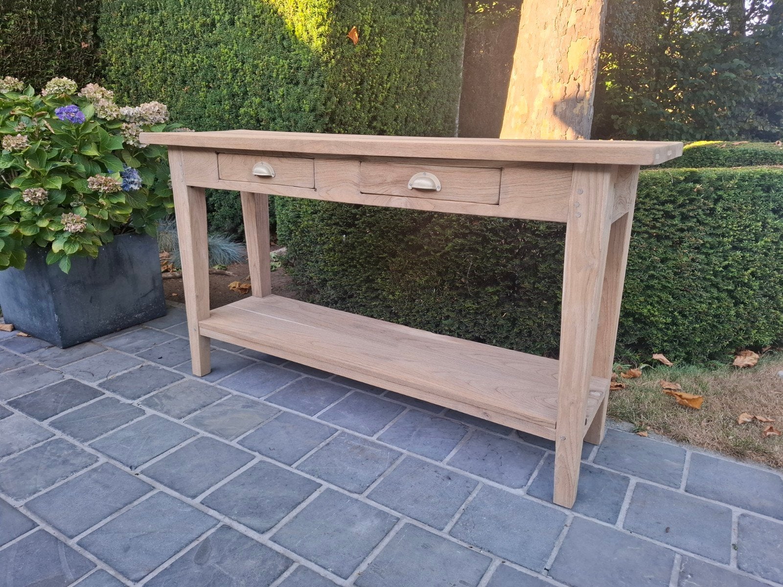 Sidetable uit massieve teak. Geluchtgomd., Ophalen of Verzenden