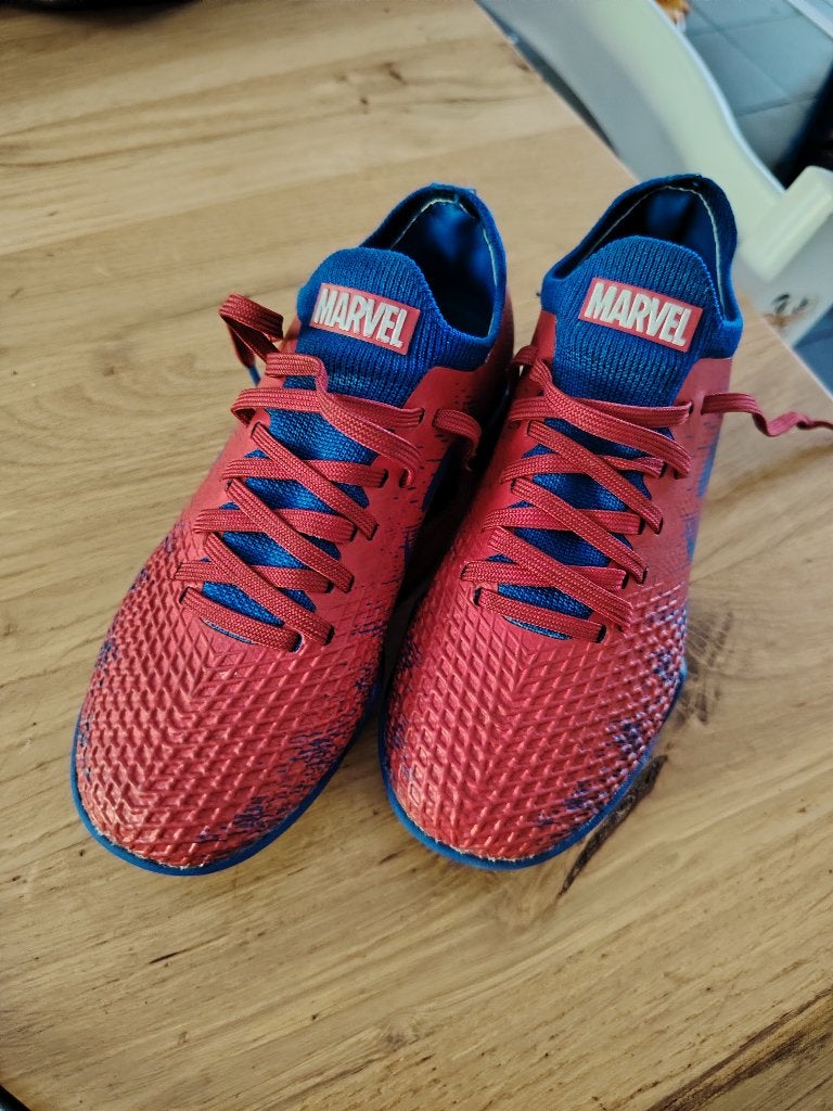Chaussure de foot Sondico taille 29, Enlèvement, Comme neuf, Chaussures