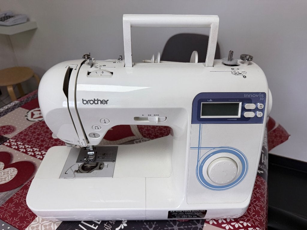 Machine à coudre Brother Modèle NV30, Hobby & Loisirs créatifs, Machines à coudre & Accessoires, Enlèvement, Utilisé, Machine à coudre