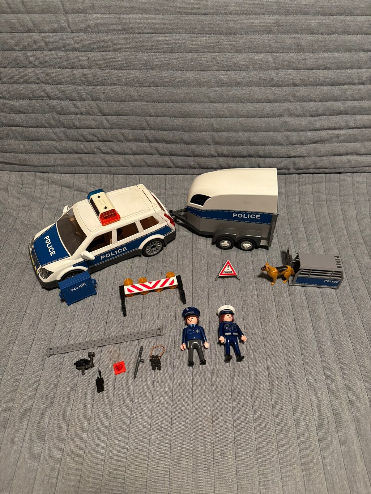 Playmobil police voiture policiers barrière, Enlèvement, Comme neuf