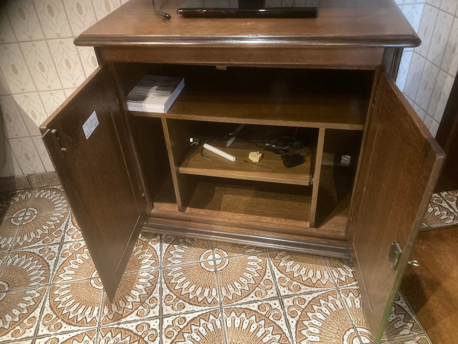 Mooi TV kastje Gatis wegens verhuis, Huis en Inrichting, Ophalen, Zo goed als nieuw