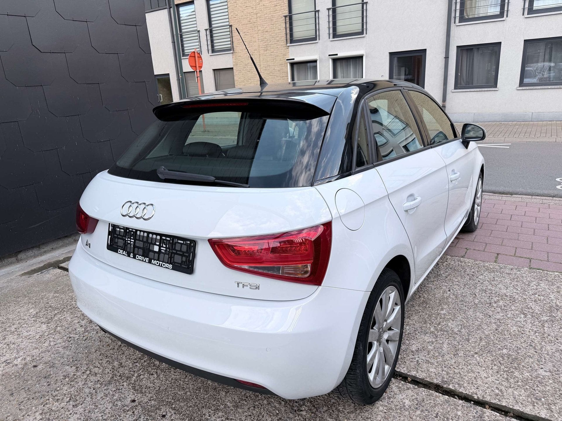 Audi A1 Sportback 1.2 TFSI EDITION ATTRACTION | NAVI | ZETEL, Auto's, Stof, 4 cilinders, Wit, Bedrijf