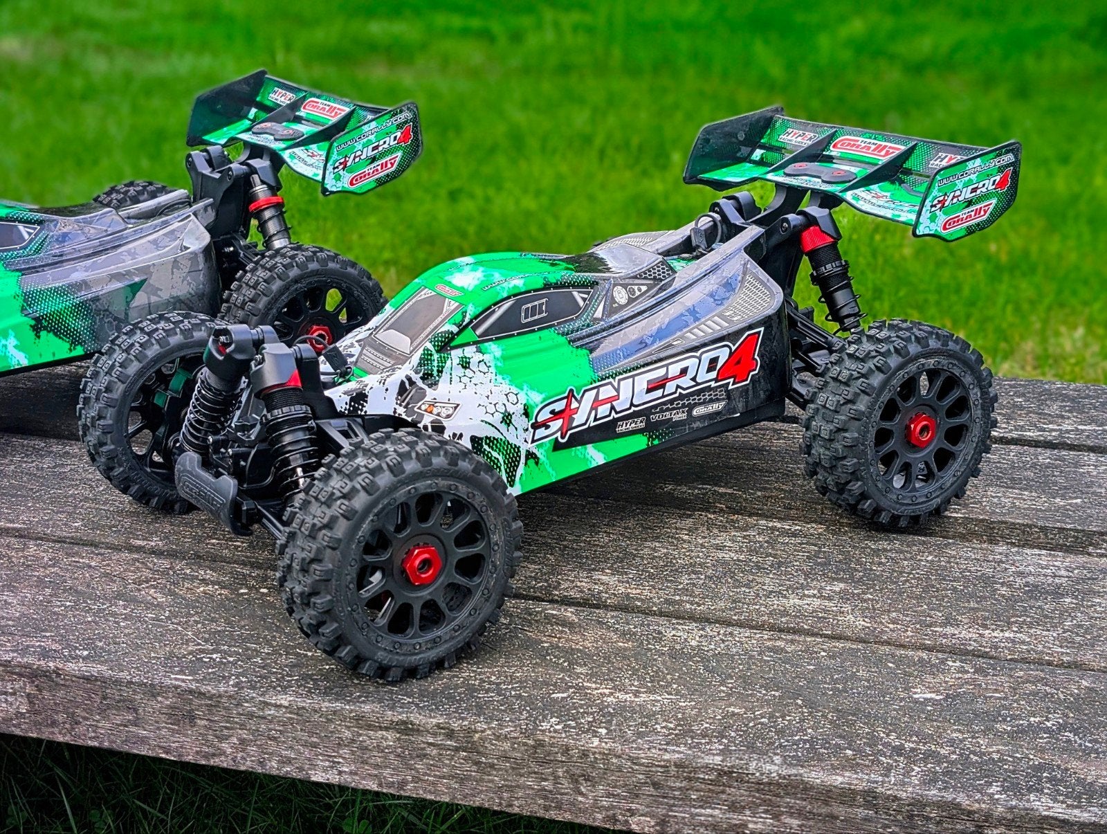 DUBBEL DEAL: 2x Synchro4 + alle toebehoren, €650 korting!, Ophalen of Verzenden, Schaal 1:8, Elektro, RTR (Ready to Run)