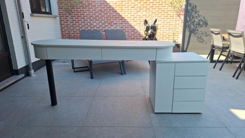 Bureau - make up tafel, Ophalen, Zo goed als nieuw