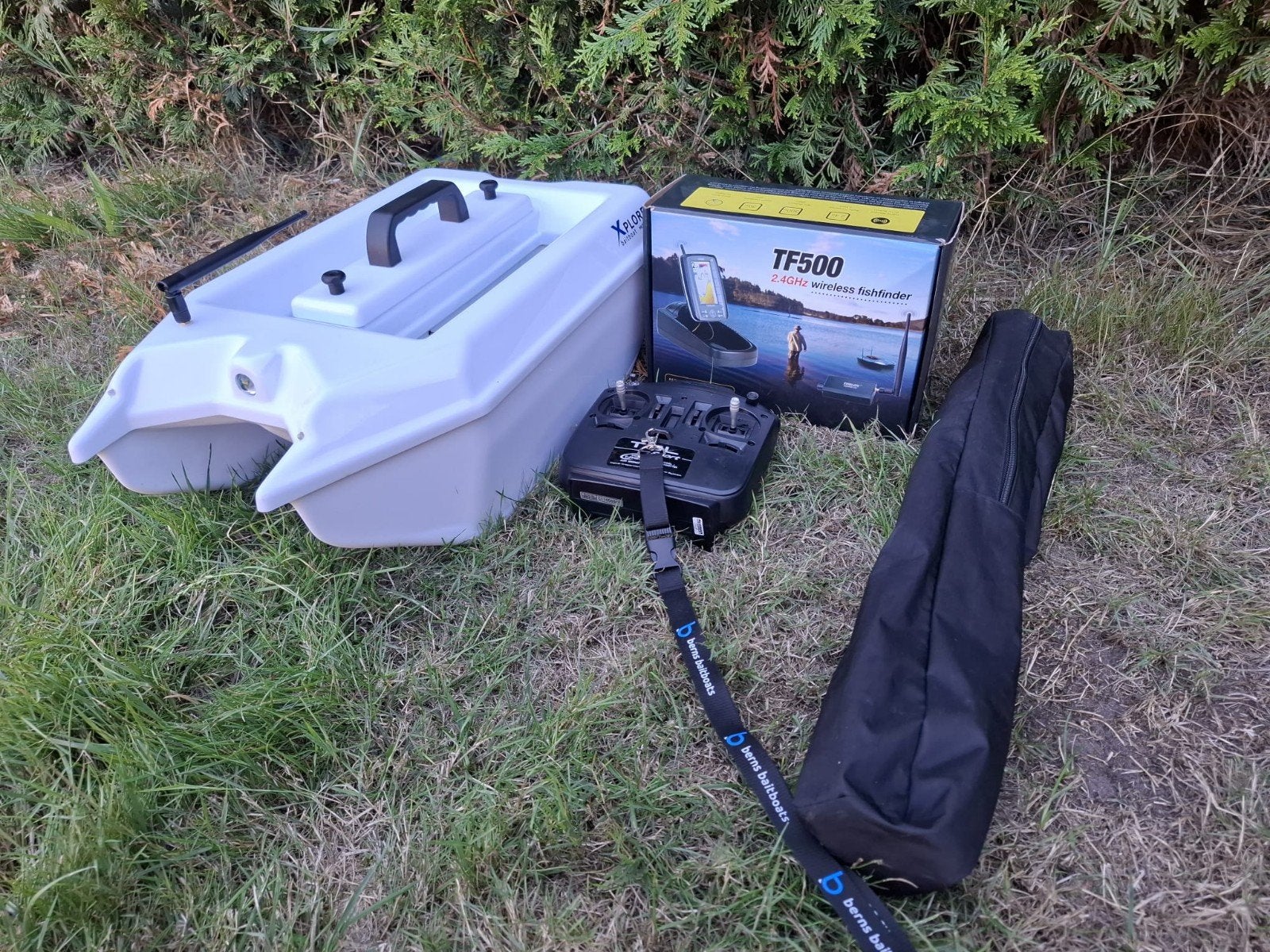 voerboot xplore in nieuwstaat met toslon 1 jaar garantie, Sports nautiques & Bateaux, Pêche à la ligne | Carpes, Enlèvement ou Envoi