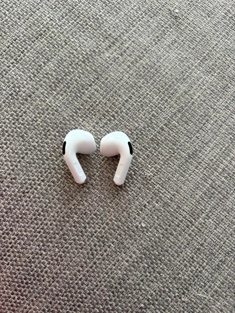 Airpods 4, Handtassen en Accessoires, Oorbellen, Ophalen, Zo goed als nieuw, Wit