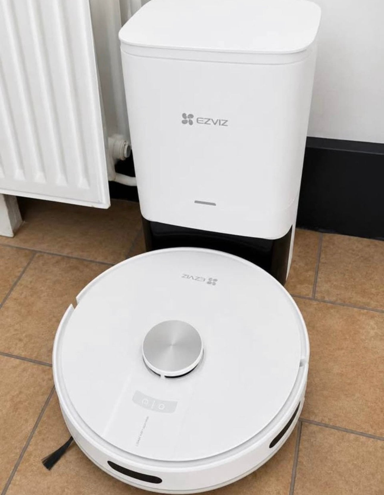 Aspirateur robot ezviz re4 plus, Enlèvement, Comme neuf