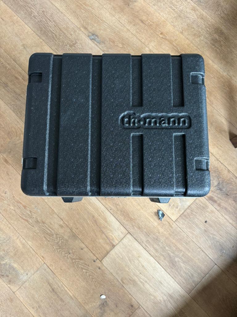 Digitale versterker + flightcase, Muziek en Instrumenten, Ophalen of Verzenden, Zo goed als nieuw