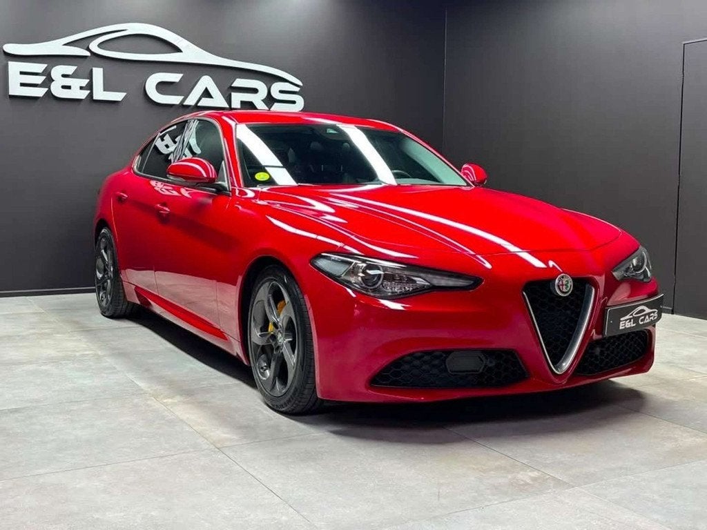 Alfa Romeo Giulia Giulia 2.2 JTDm *12 mois de garantie*, Autos, Rouge, Achat, Entreprise, Boîte manuelle