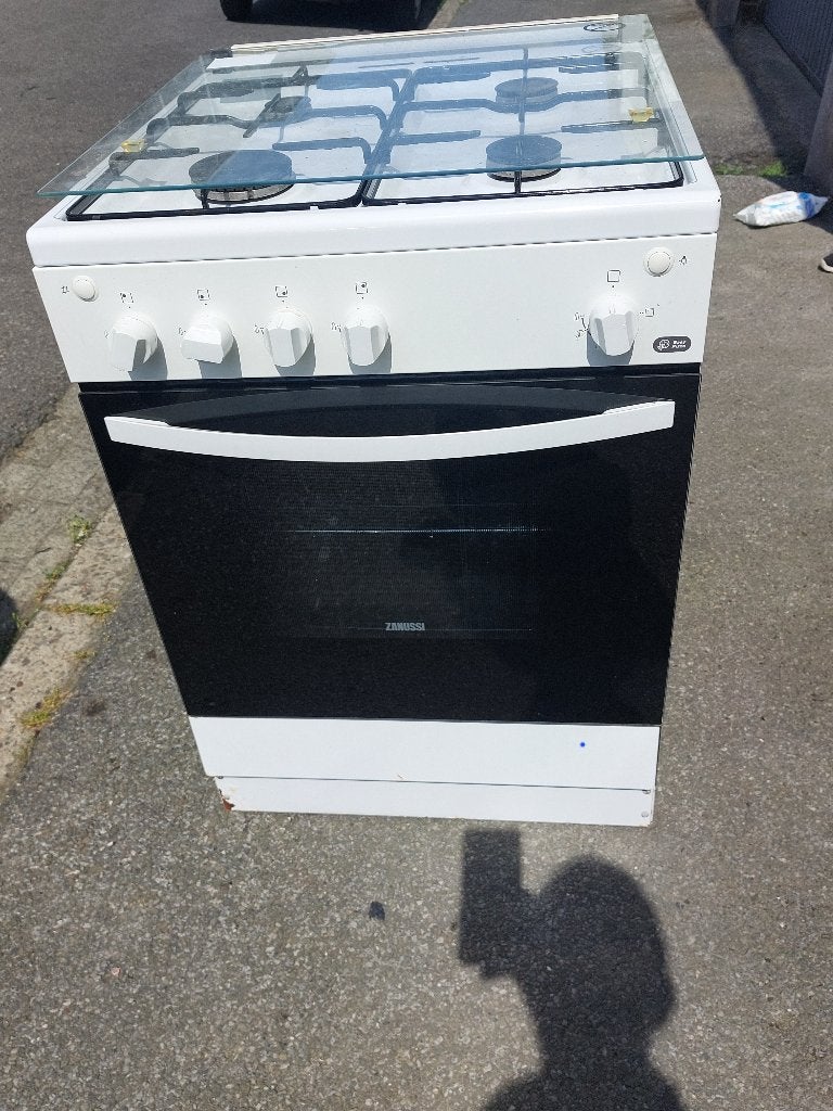 Cuisinière au gaz ville zanussi fonctionne parfaitement, Gaz, 4 zones de cuisson, Enlèvement, Utilisé