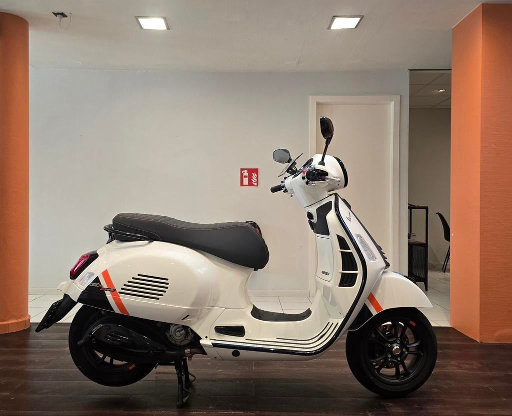 Vespa GTS 300 Super**2023**600km**Garantie, Motoren, Bedrijf, 300 cc