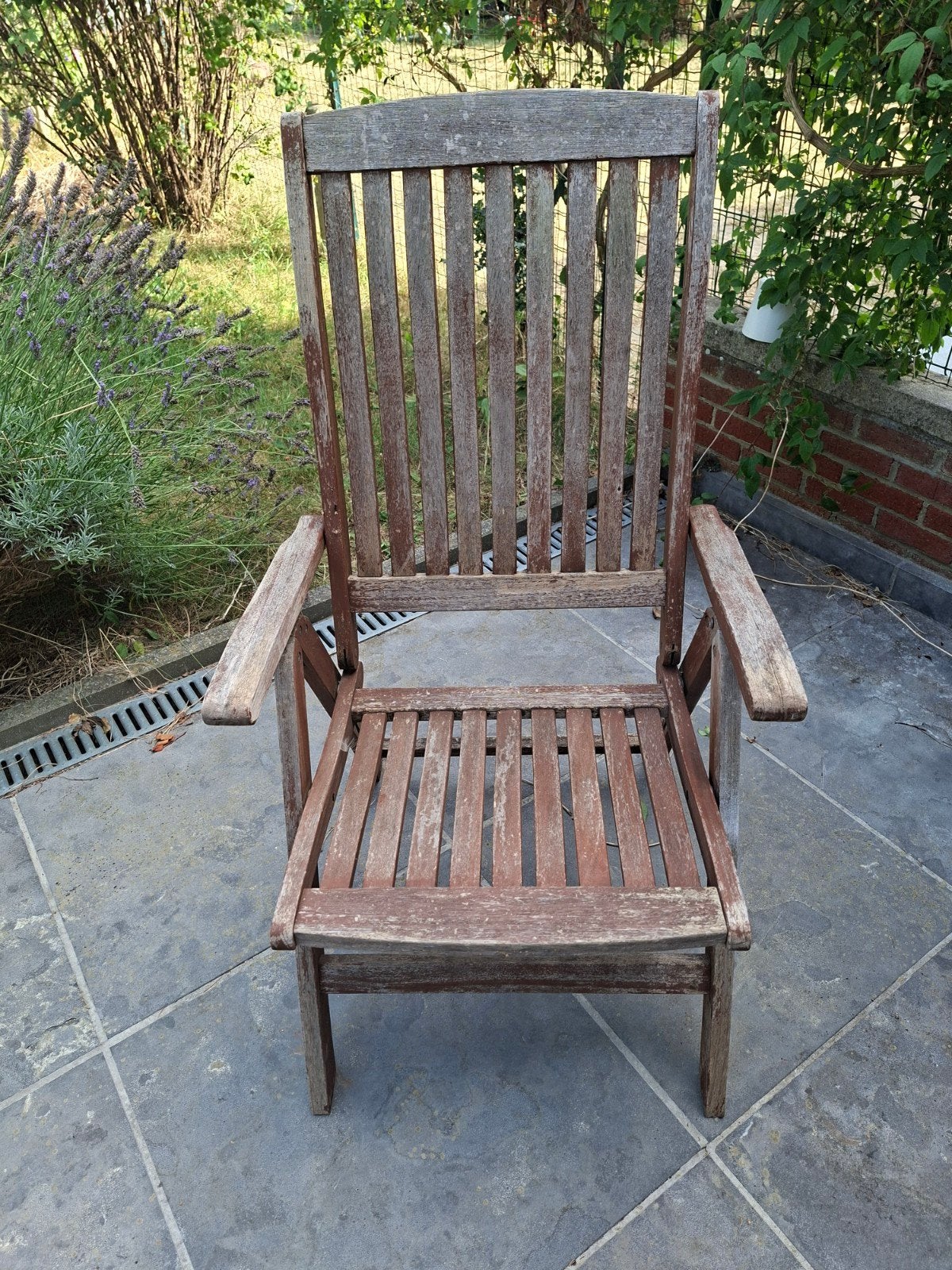 chaises en tek, Enlèvement