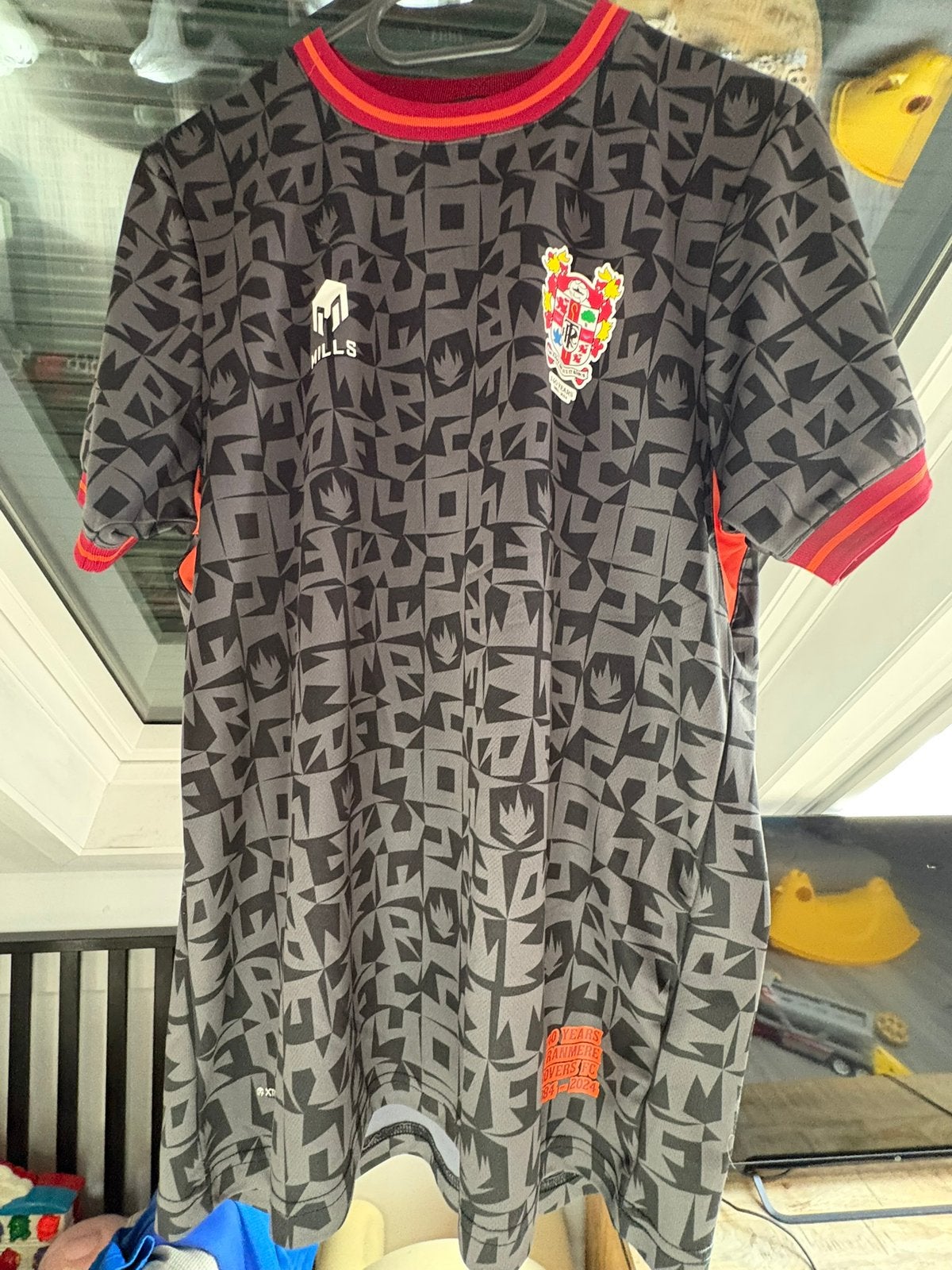Tranmere Rovers - 2024/25 - Kit d'entraînement, Sports & Fitness, Taille M, Envoi, Comme neuf, Maillot
