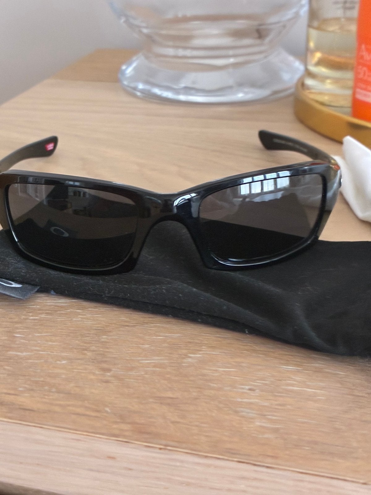 Lunettes de soleil de marque Oakley numéroté neuve, Bijoux, Sacs & Beauté, Lunettes de Soleil & Lunettes | Hommes, Enlèvement ou Envoi