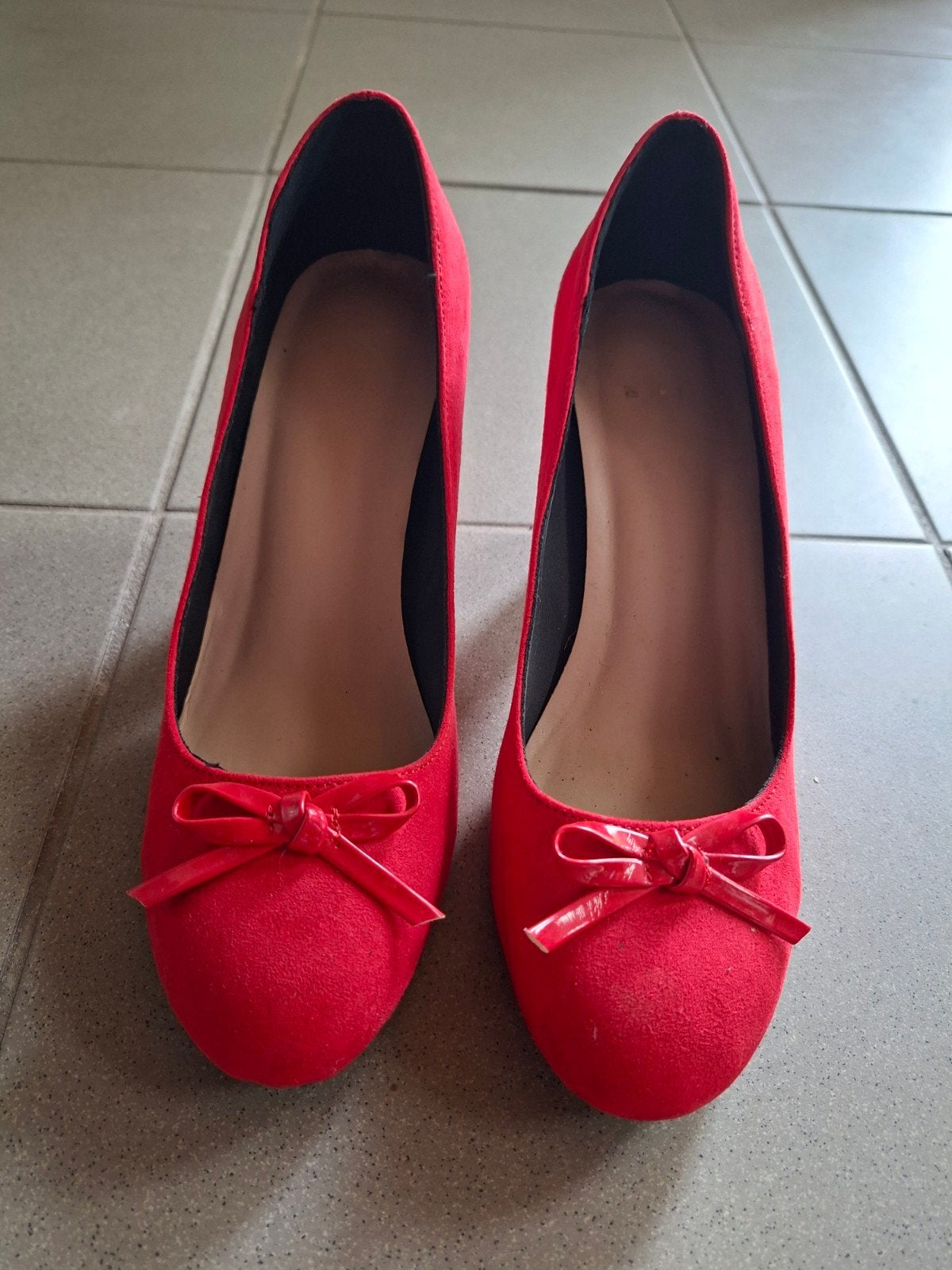 Rode vintage schoenen, Kleding | Dames, Schoenen, Nieuw, Ophalen of Verzenden, Schoenen met hoge hakken, Rood