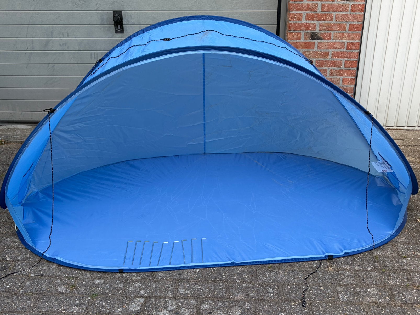 Opvouwbare strandtent, Ophalen, Gebruikt