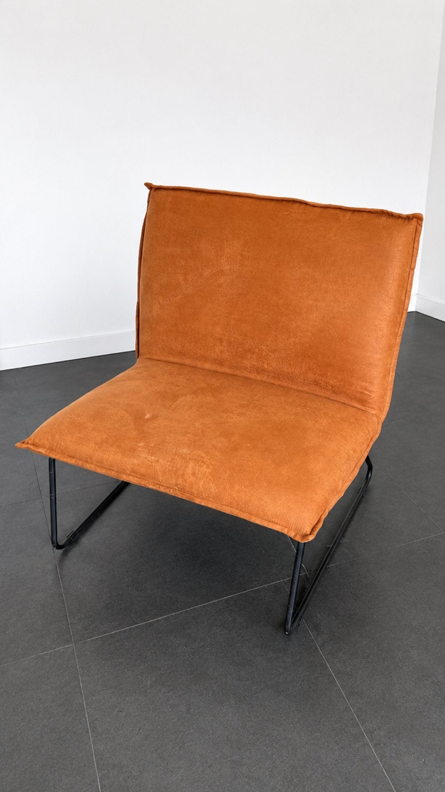 Cognackleurige loungestoel, Huis en Inrichting, Stoelen, Ophalen, Zo goed als nieuw