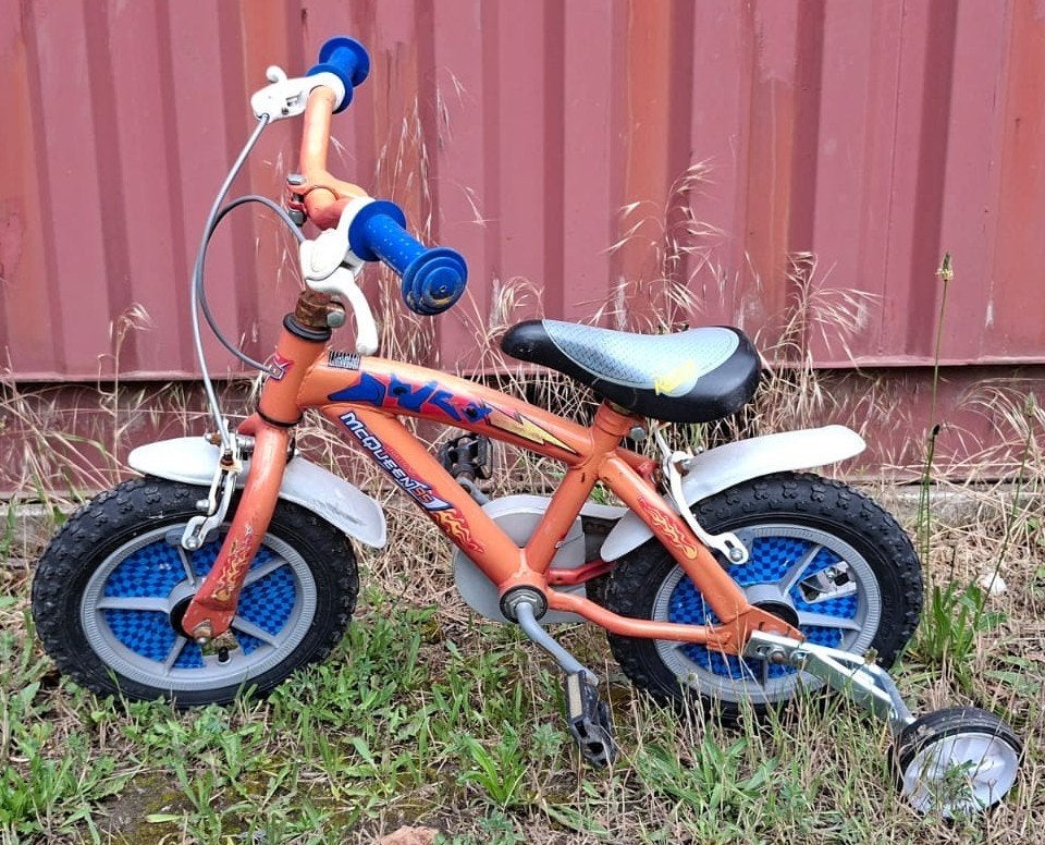 Cars kinderfiets met zijwieltjes / zolderopruiming, Fietsen en Brommers, Ophalen, Zijwieltjes, Minder dan 16 inch, Schijfrem