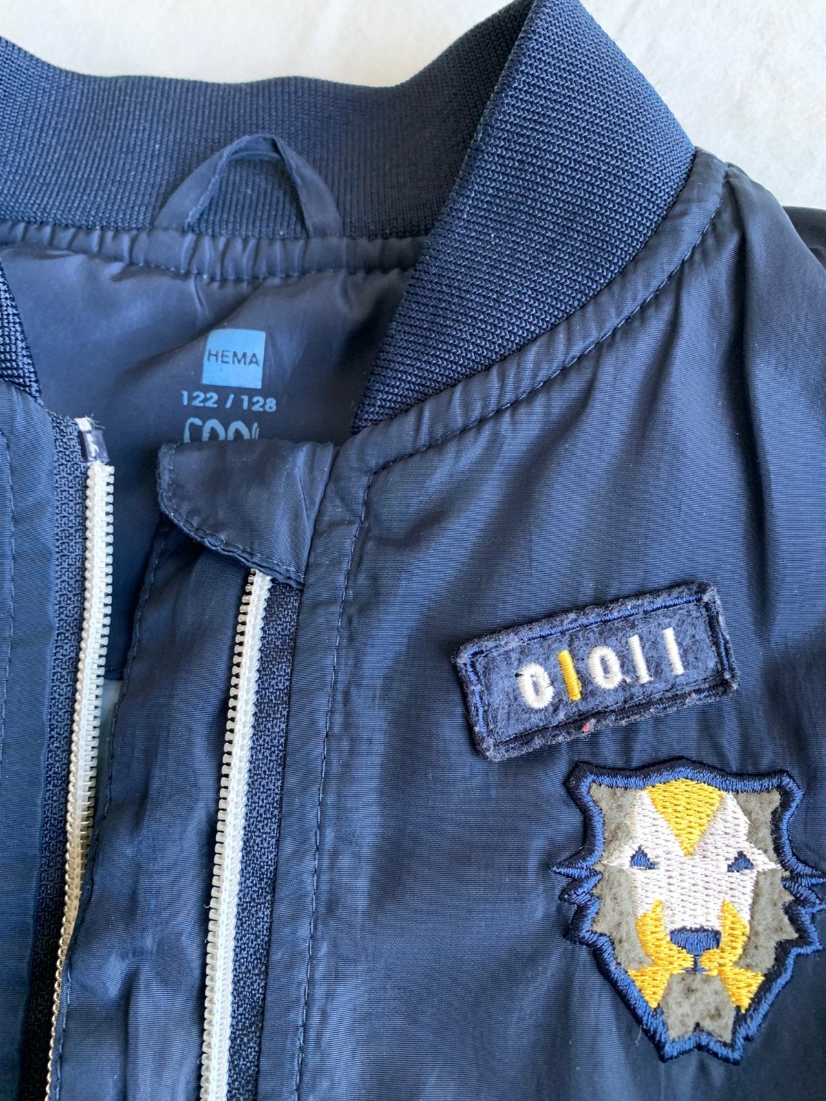 Leuk tussenseizoen jasje maat 122/128 Hema donkerblauw, Ophalen, Gebruikt, Jongen, Jas