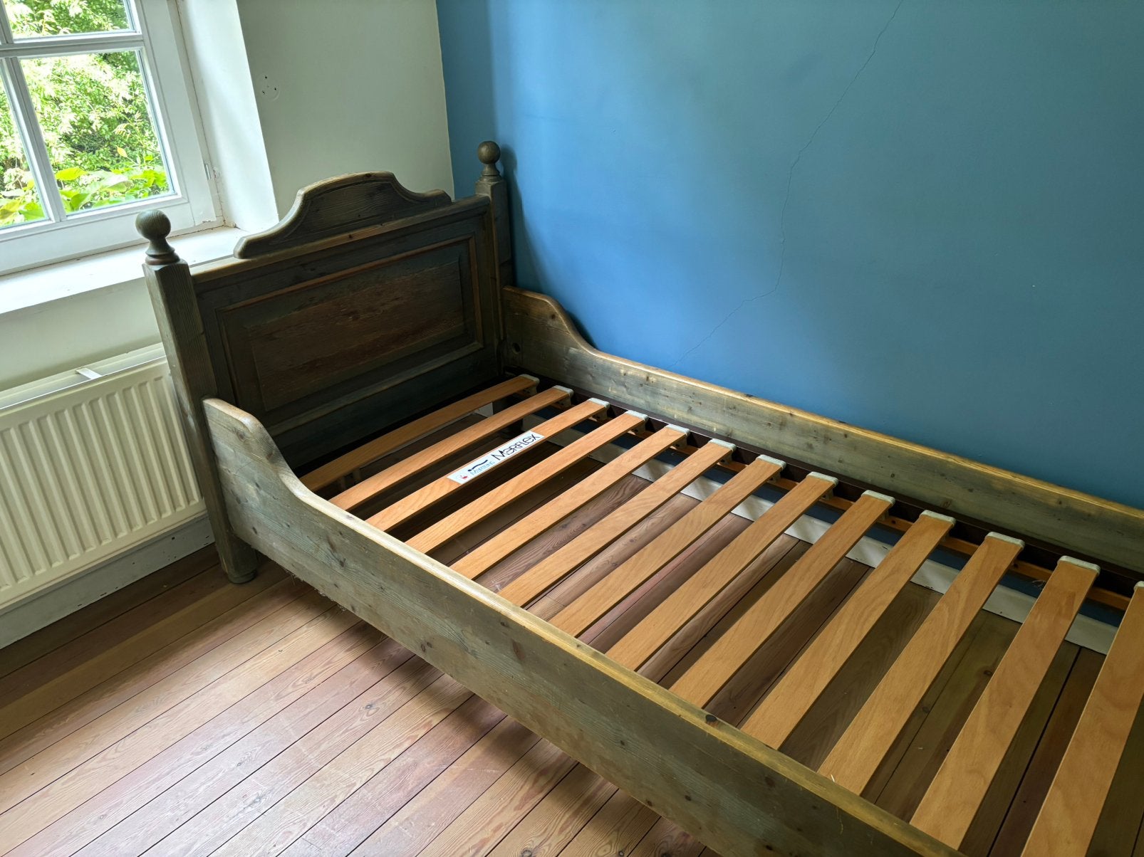 Twee eenpersoons bedden, Huis en Inrichting, Slaapkamer | Bedden, Ophalen, Zo goed als nieuw, Eenpersoons, Hout