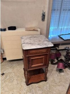 Houten nachttafel met marmeren blad, Huis en Inrichting, Slaapkamer | Nachtkastjes, Ophalen
