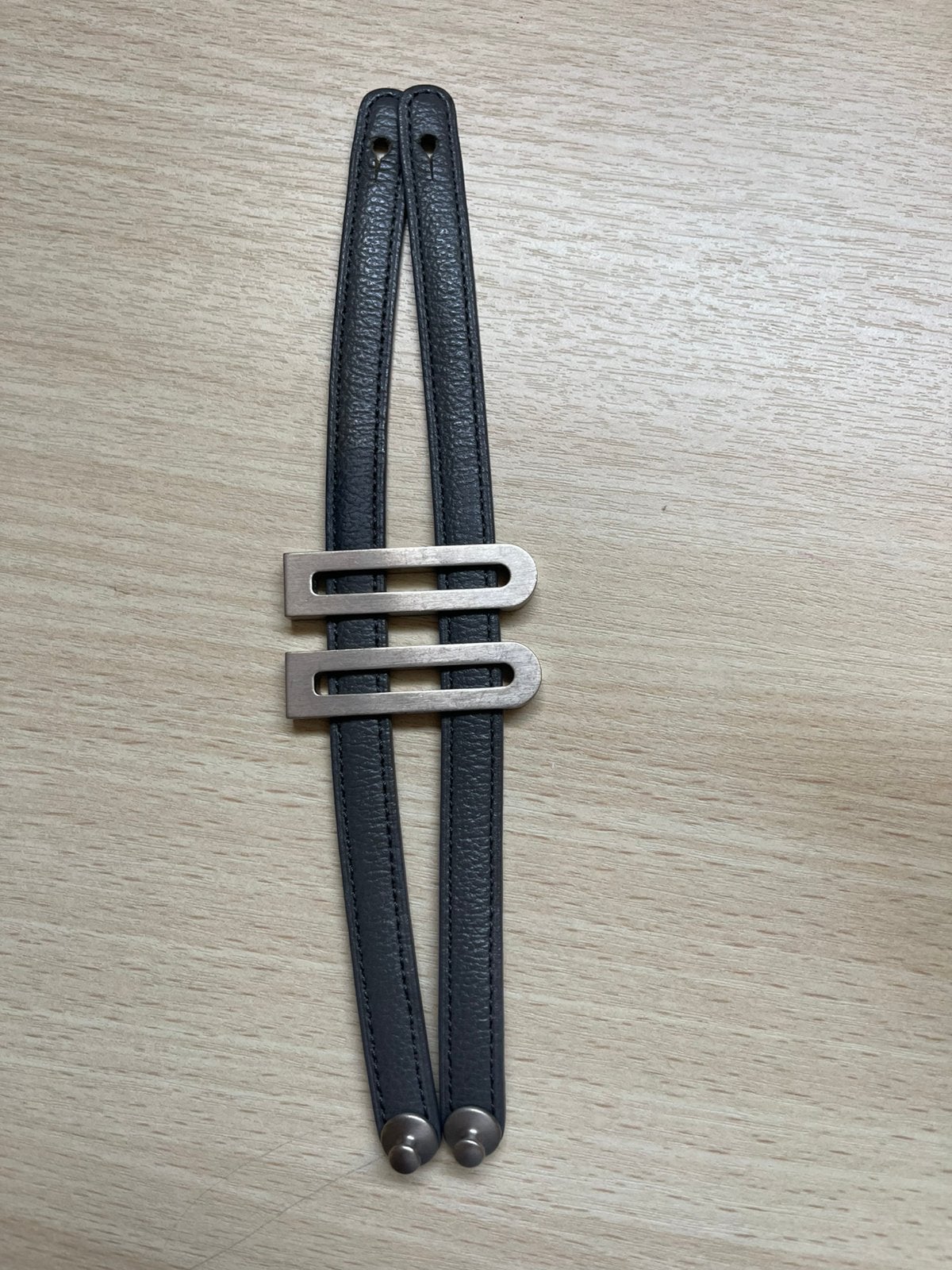 Bracelet en cuir DELVAUX, Bijoux, Sacs & Beauté, Enlèvement ou Envoi, Comme neuf, Gris