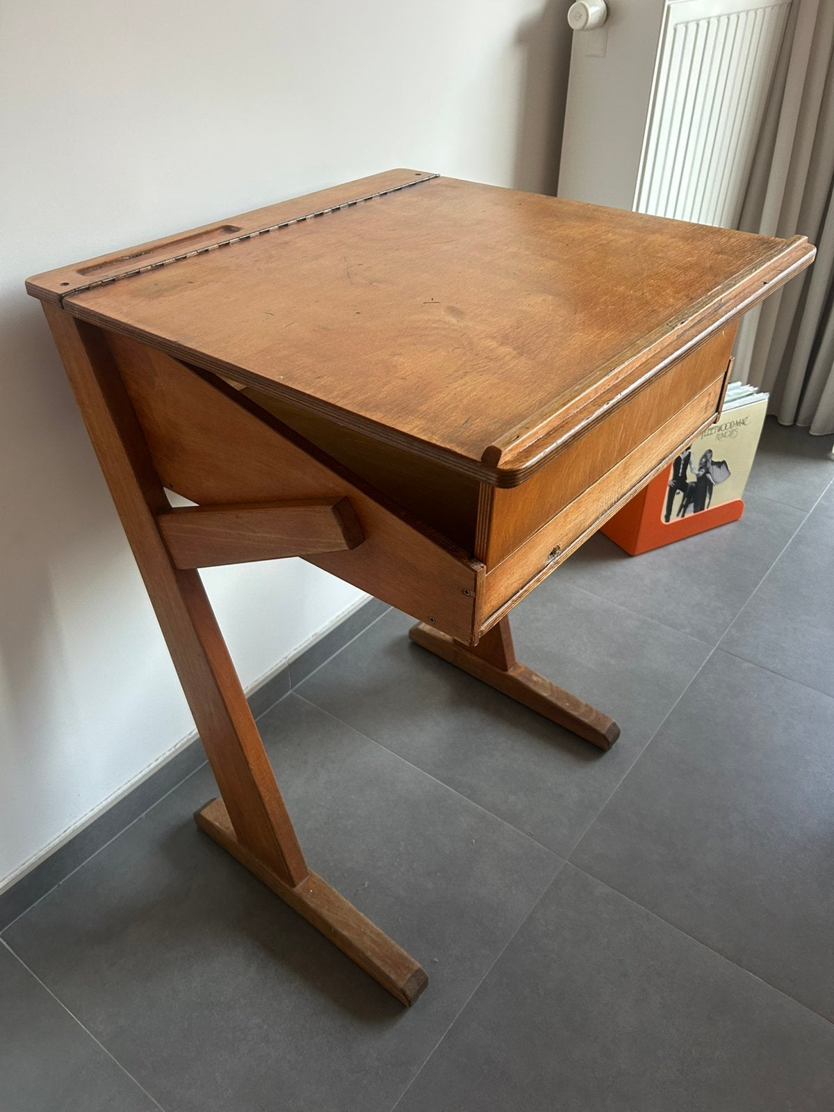 Vintage houten schoolbank met klapblad en opbergruimte, Antiek en Kunst, Ophalen