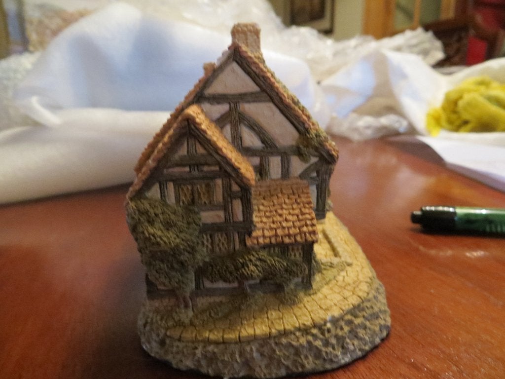 miniatuur CROWN INN - David Winter Cottages, Verzamelen, Ophalen of Verzenden, Zo goed als nieuw, Overige typen