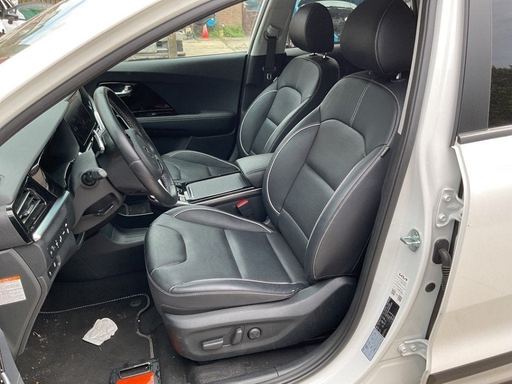 INTERIEUR Kia Niro I (DE) (01-2016/08-2022), Info@kia.de, Theodor-Heuss-Allee 11
60486  Frankfurt am Main, DE, Kia Deutschland GmbH