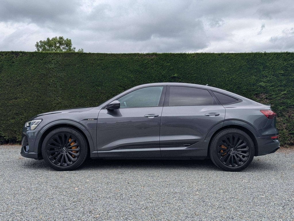 Audi Q8 e-tron (Q8) Sportback 2x s-line - trekhaak - camera, Auto's, Automaat, 230 kW, Gebruikt, Zwart