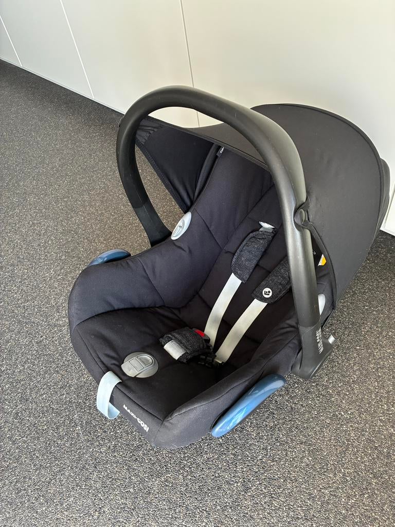 Maxi cosi cabriofix met toebehoren, Ophalen, Zo goed als nieuw, Isofix