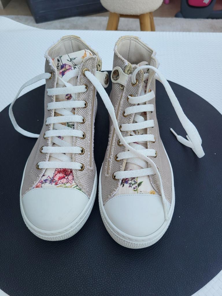 Meisjes sneaker maat 34 zecchino d'oro, Ophalen