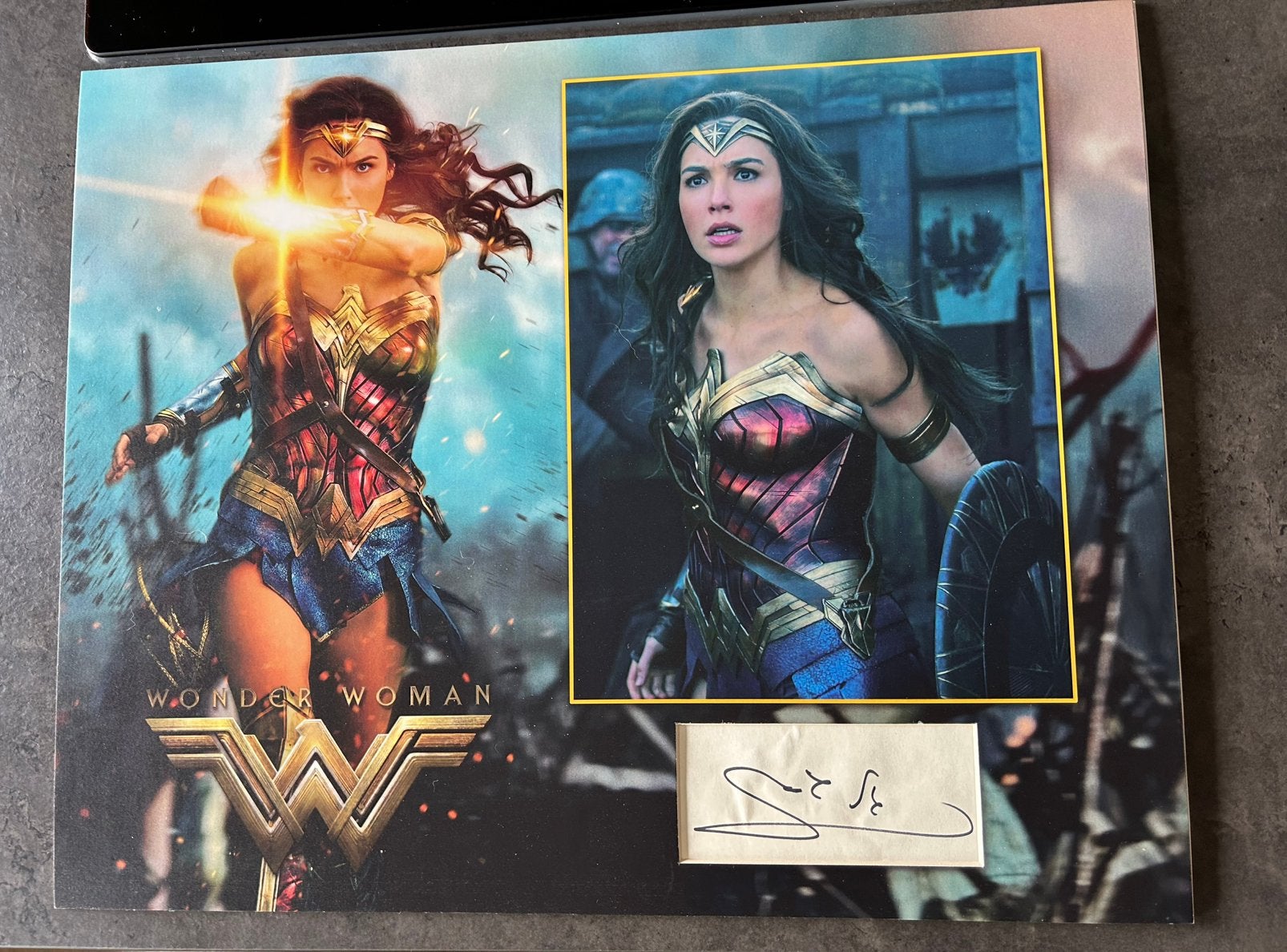 Gal gadot signed met COA, Enlèvement, Comme neuf