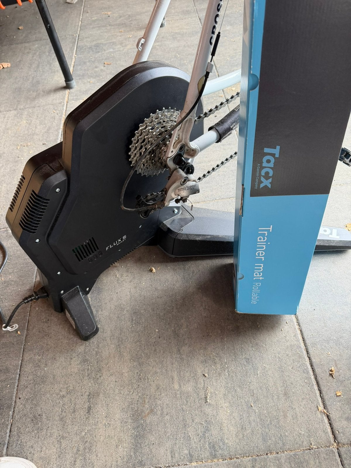 Tacx Flux S Smart Trainer T2900S + Casette 9t + Trainer Mat, Ophalen of Verzenden, Zo goed als nieuw