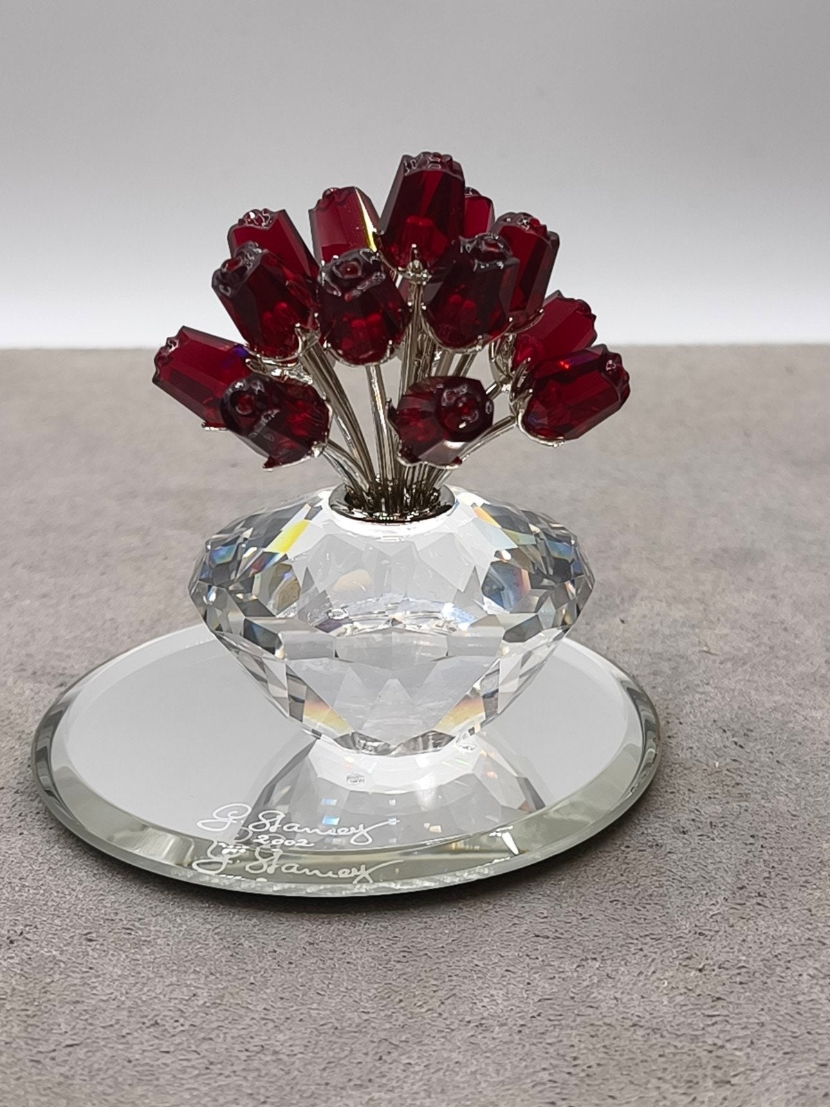 Swarovski Jubileum Vaasje met 15 rode rozen., Verzamelen, Ophalen of Verzenden
