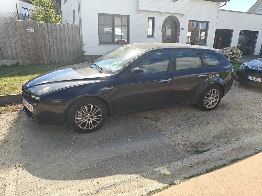 Alfa Romeo 159 2008 1.9 diesel 85 kw, motorschade, Autos, Alfa Romeo, Cuir, Achat, Beige, Boîte manuelle